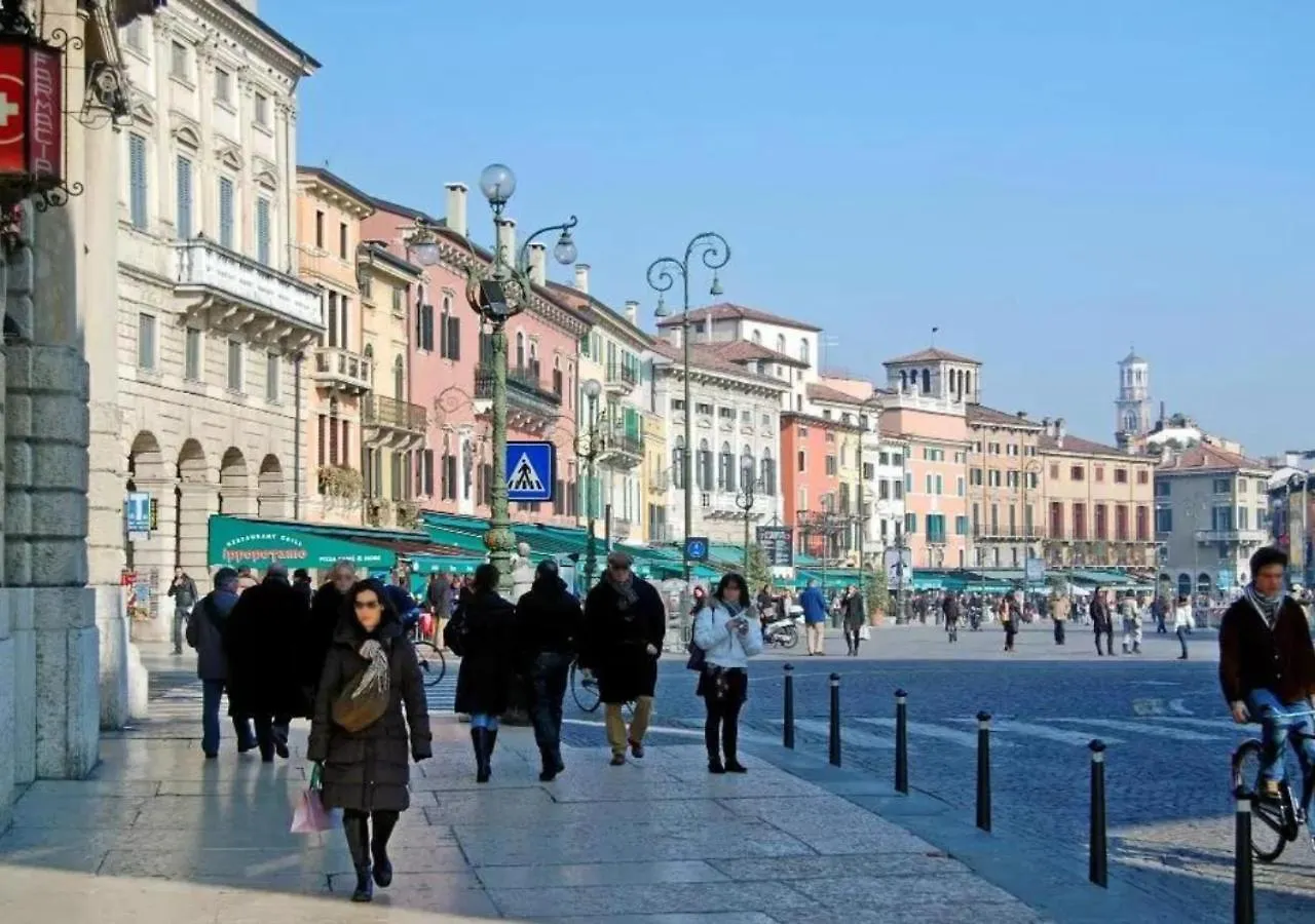 Arena Maroncelli Rooms Verona 0*,  İtalya